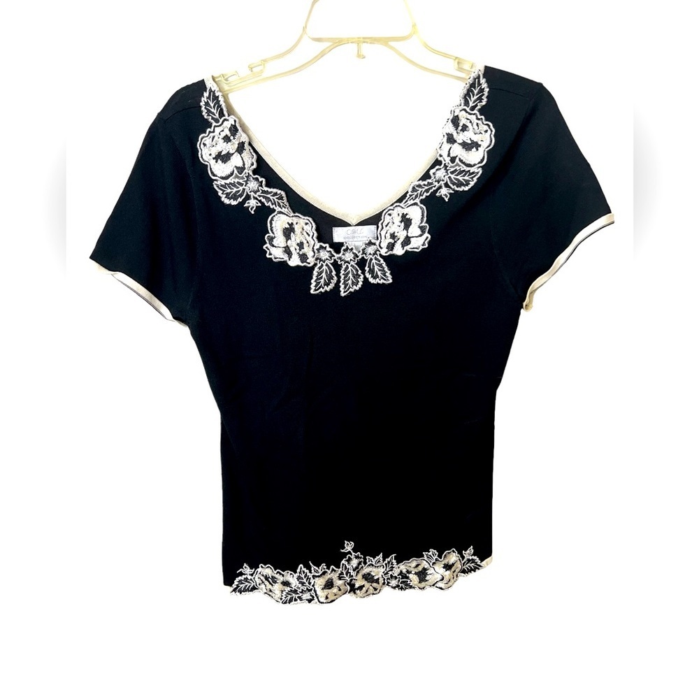🔥🔥CML COLLECTION LADYS TOP SIZE LARGE A RAYON AND NYLON BLEND. LACE TRIMMING.☑️